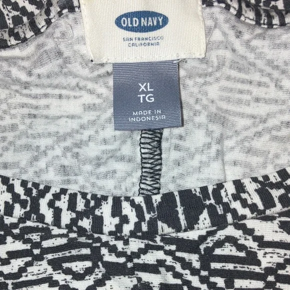 Old Navy Black and White Chevron Blouse - Picture 2 of 5